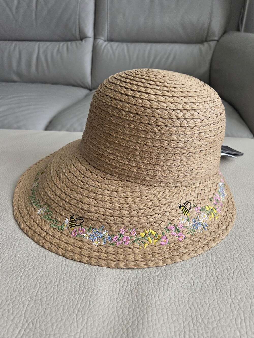 NWT - Karl Lagerfeld Paris Garden Bees Flowers Embroidered Reader Hat - UPF 40+